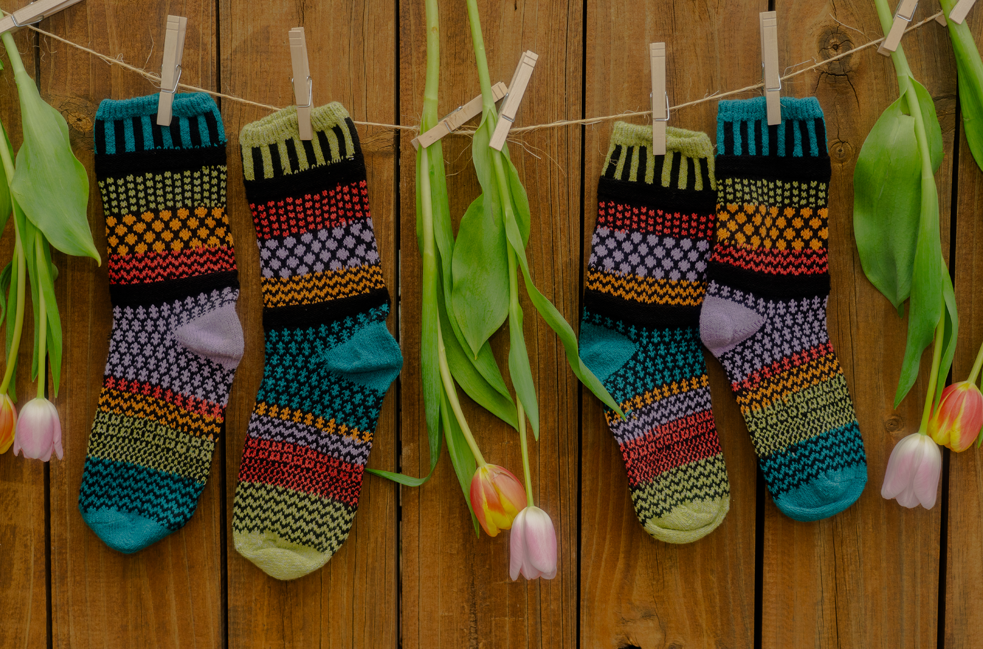 Humktnn| Artichoke Crew Socks - A Stylish Burst of Color for Spring
