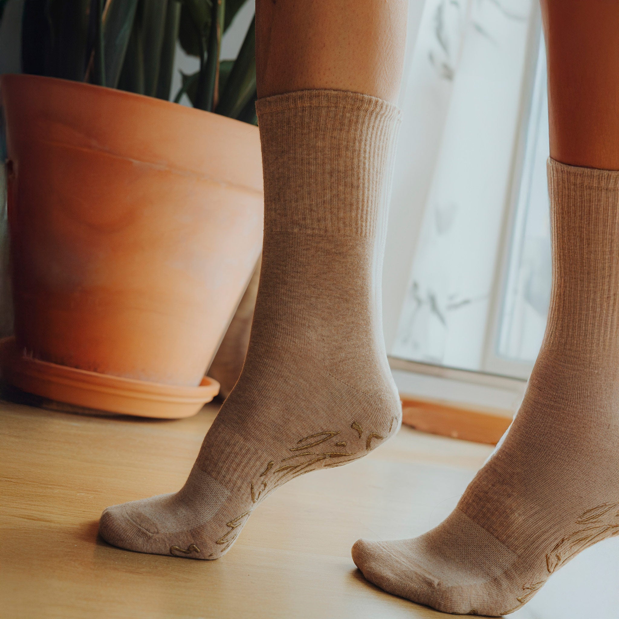Humktnn | Breathable Organic Cotton Grip Socks for Everyday Home Wear – 2 Pairs