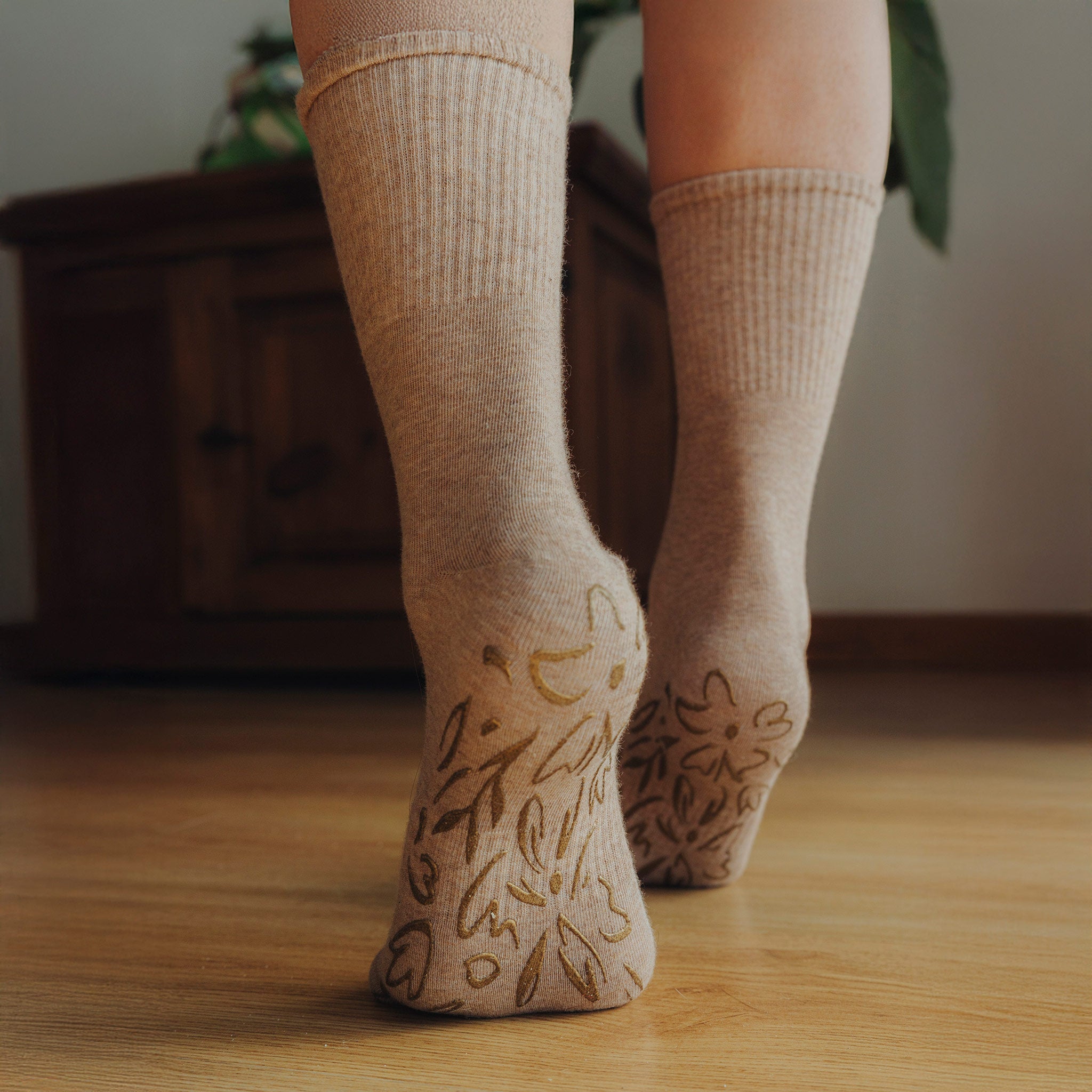 Humktnn | Breathable Organic Cotton Grip Socks for Everyday Home Wear – 2 Pairs