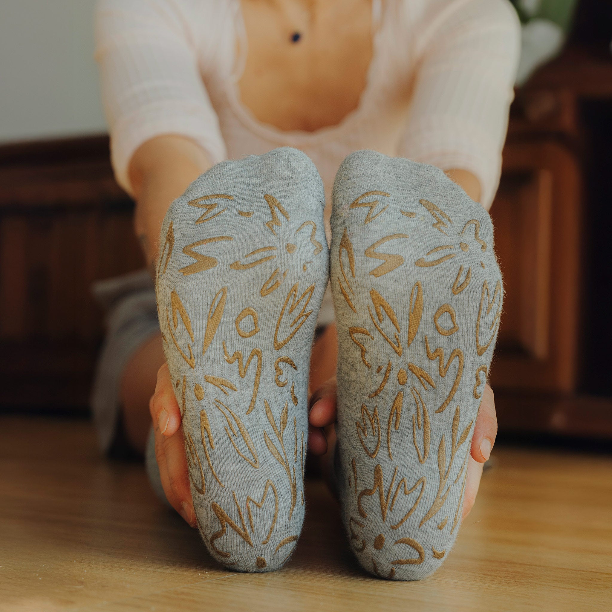 Humktnn | Everyday Organic Cotton Non-Slip Socks for Adults – Grey, 2 Pairs