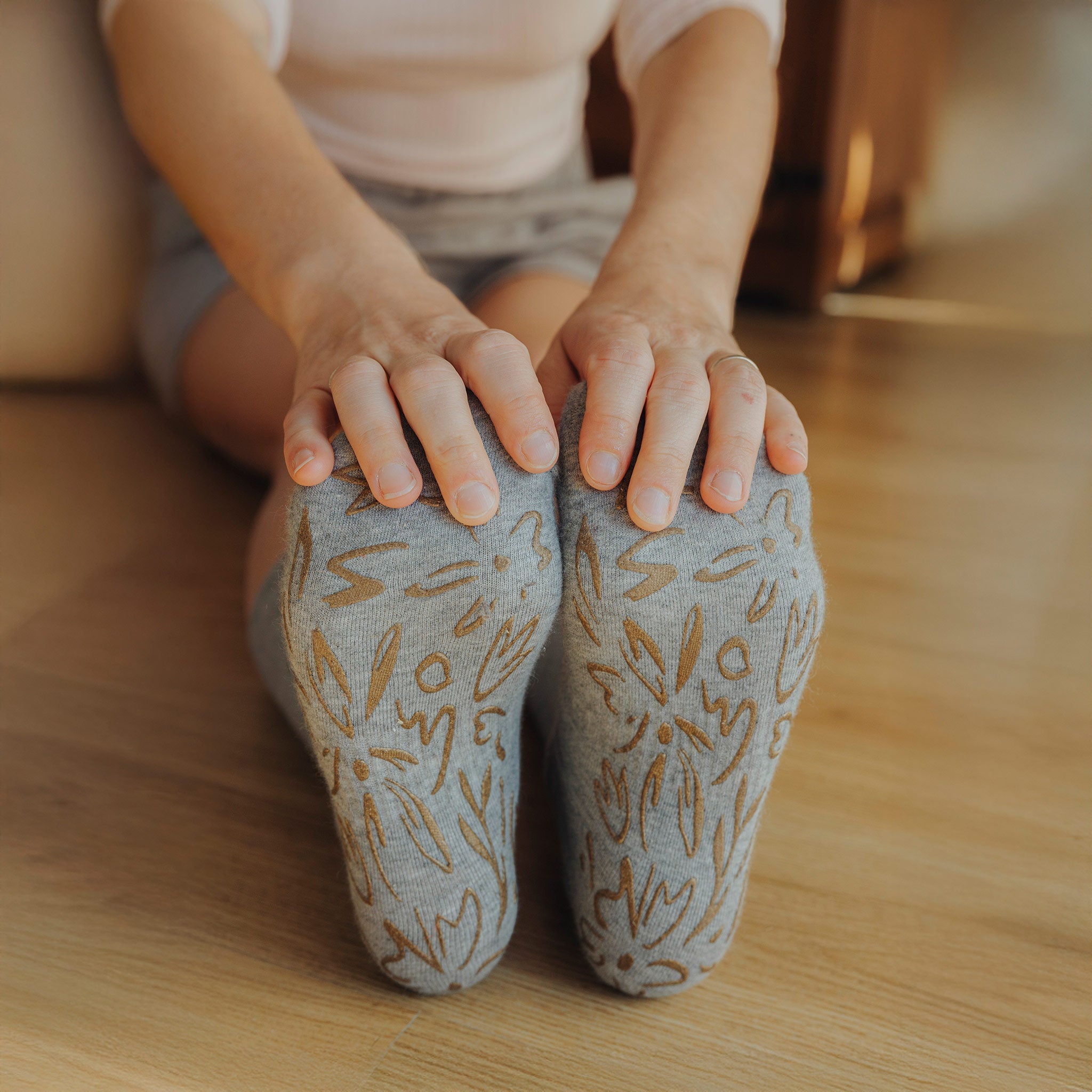 Humktnn | Everyday Organic Cotton Non-Slip Socks for Adults – Grey, 2 Pairs