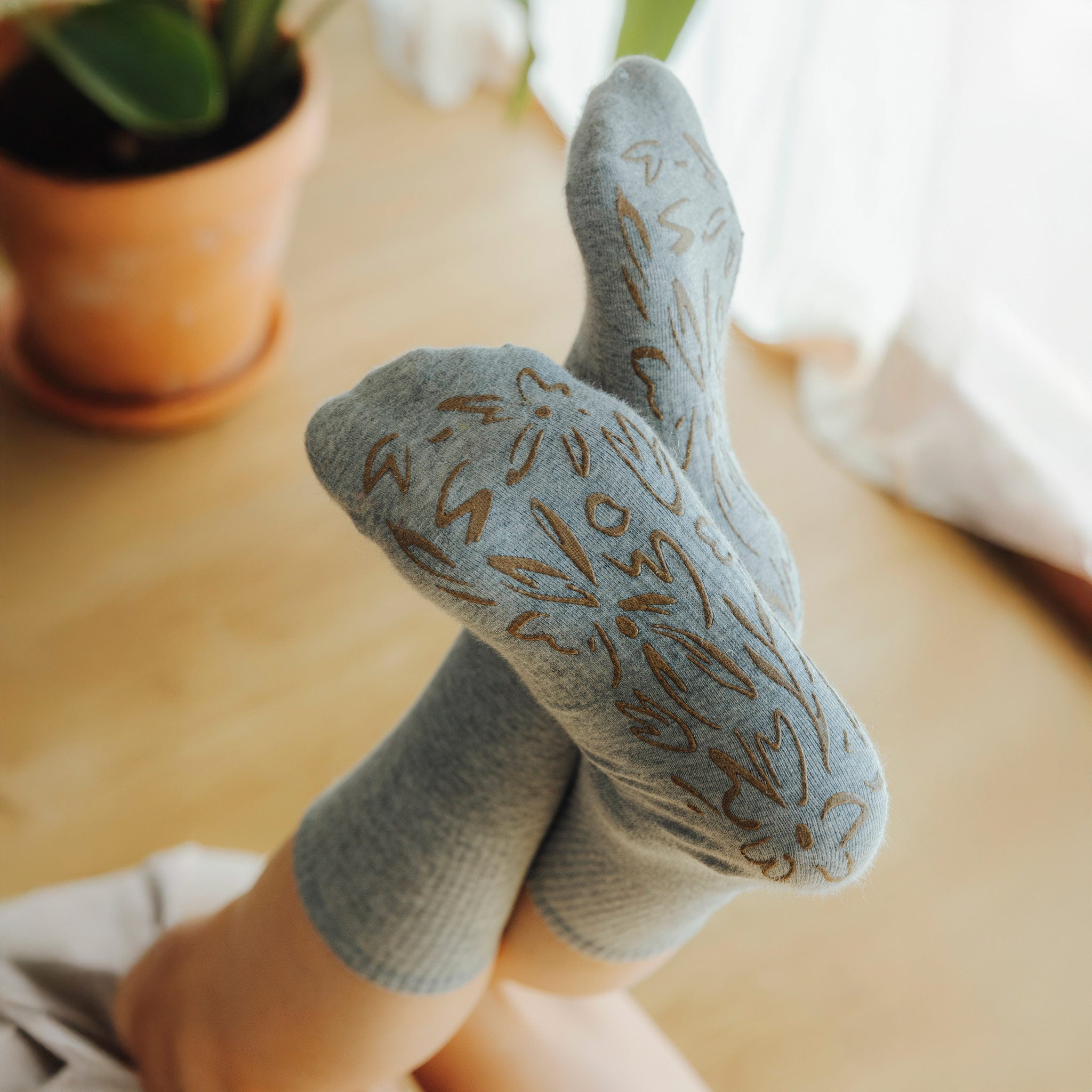 Humktnn | Everyday Organic Cotton Non-Slip Socks for Adults – Grey, 2 Pairs