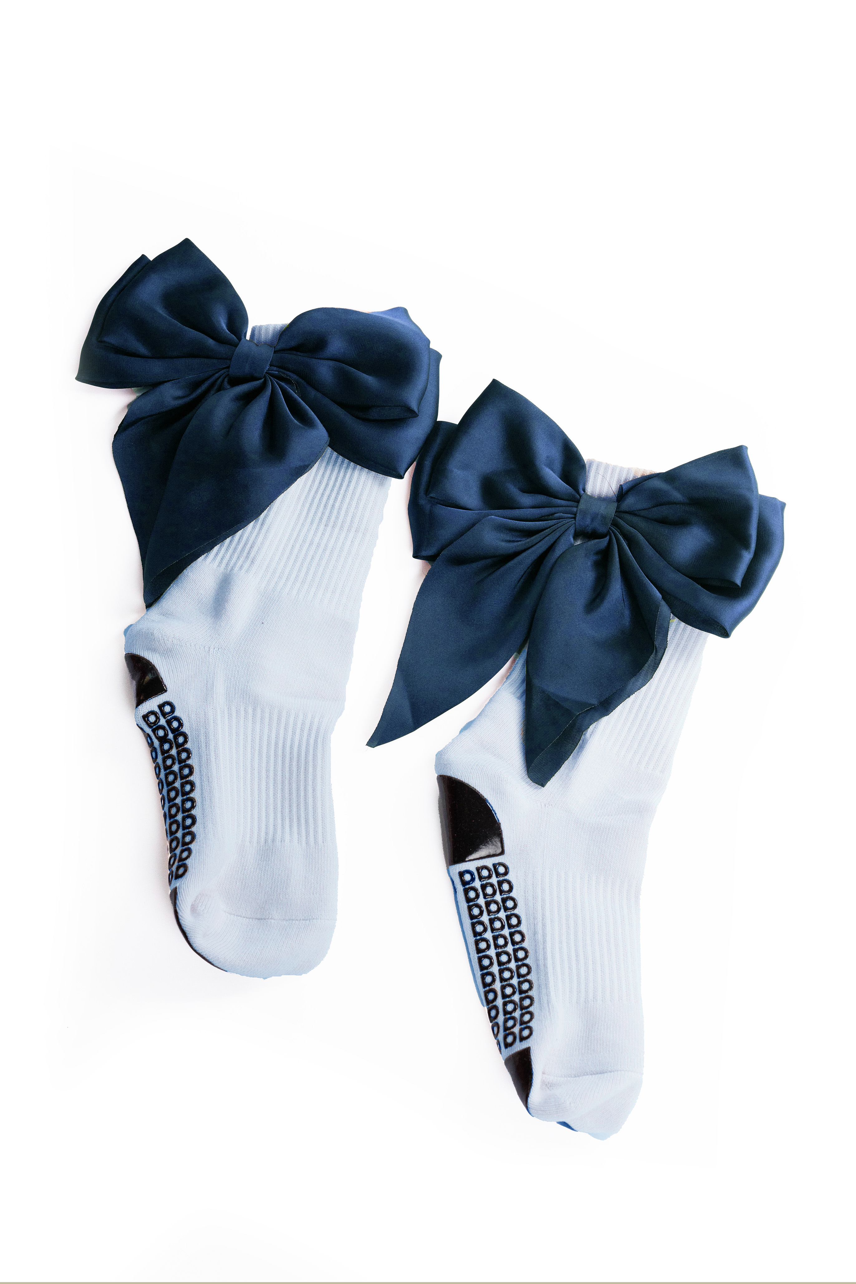 Humktnn | Women’s Crew Grip Socks with Bow Accent for Studio Training