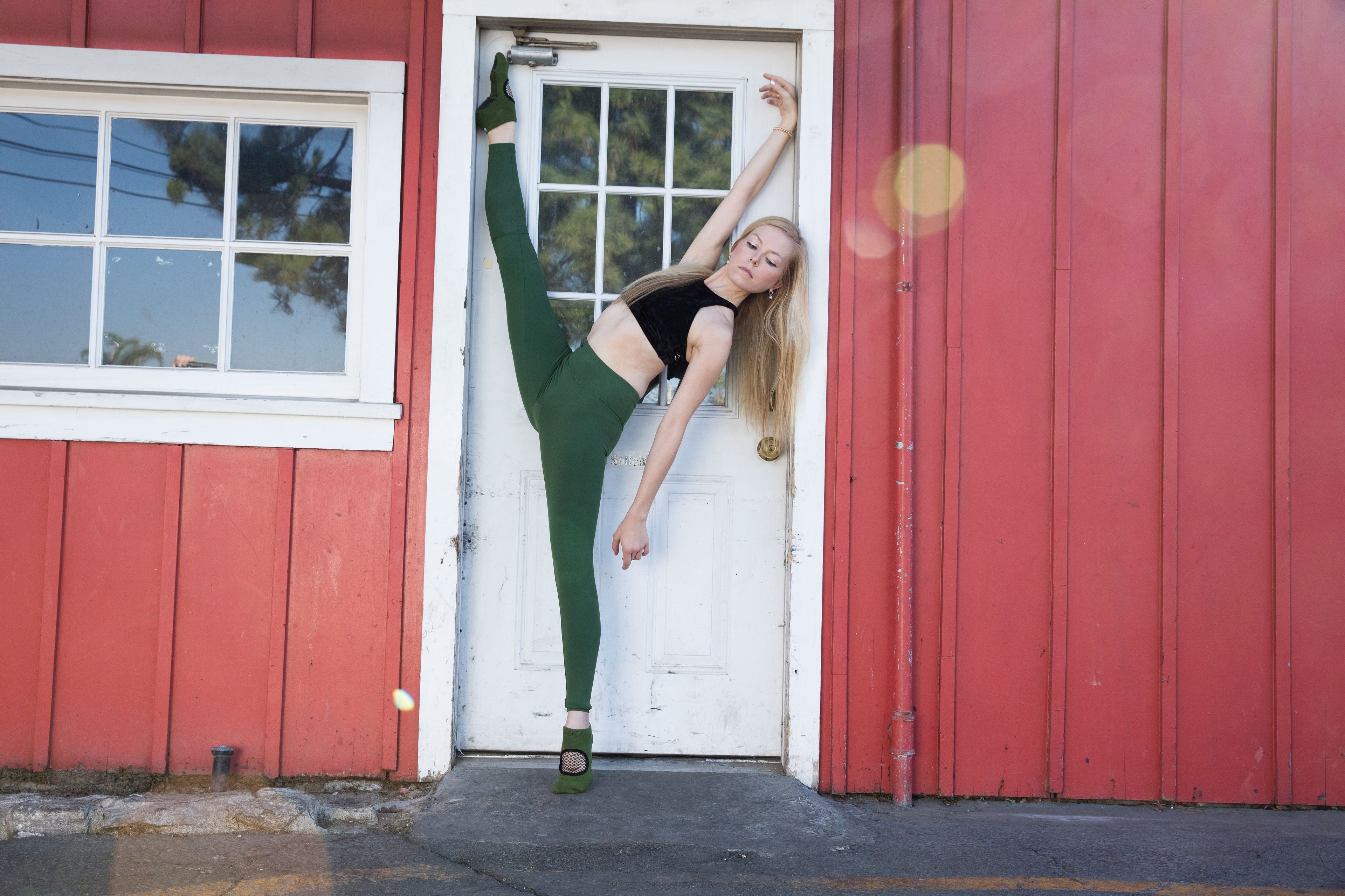 Humktnn | Closed Toe Fishnet Grip Socks for Pilates & Studio Training