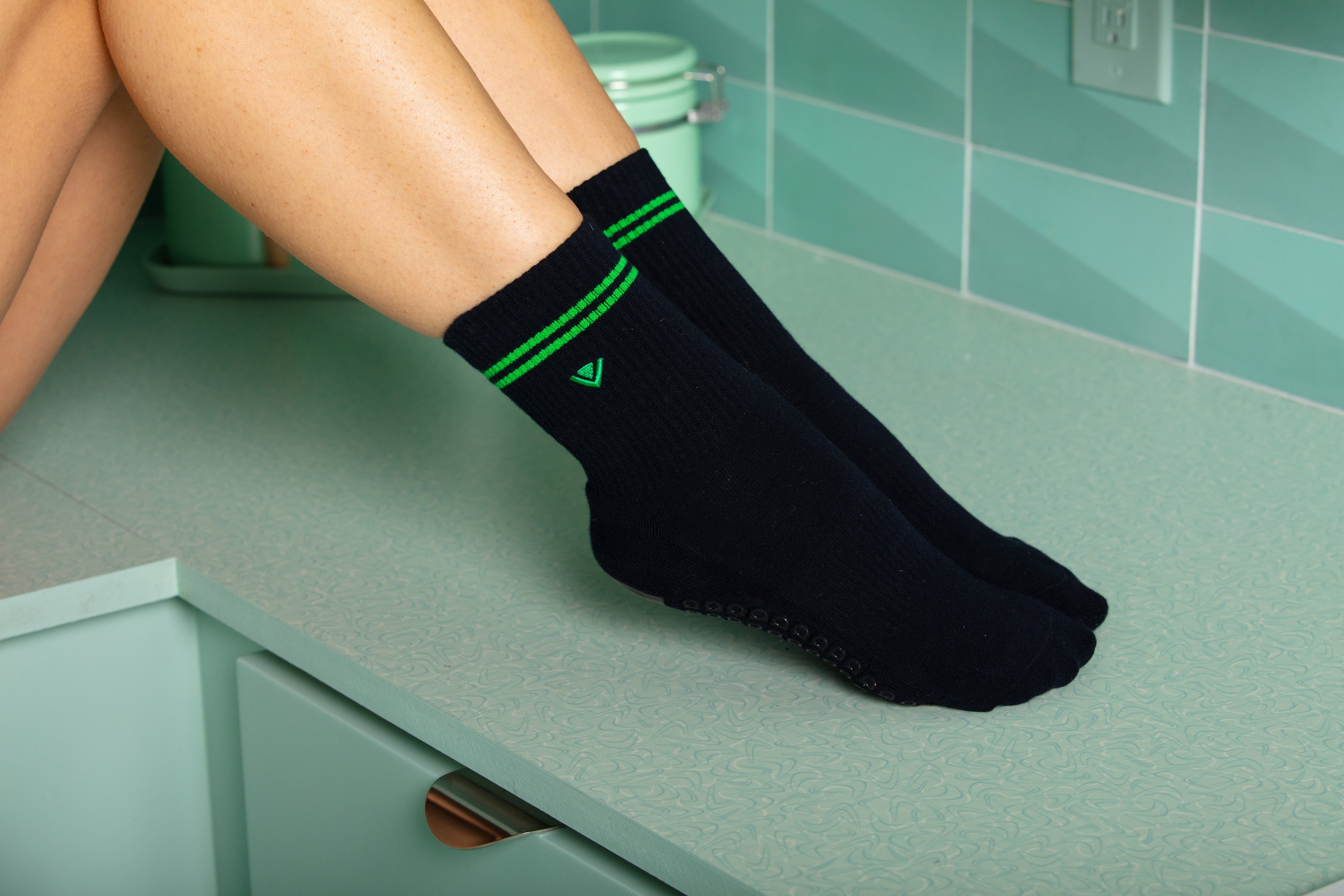 Humktnn | Women’s Classic Crew Grip Socks with Striped Design and Non-Slip Sole