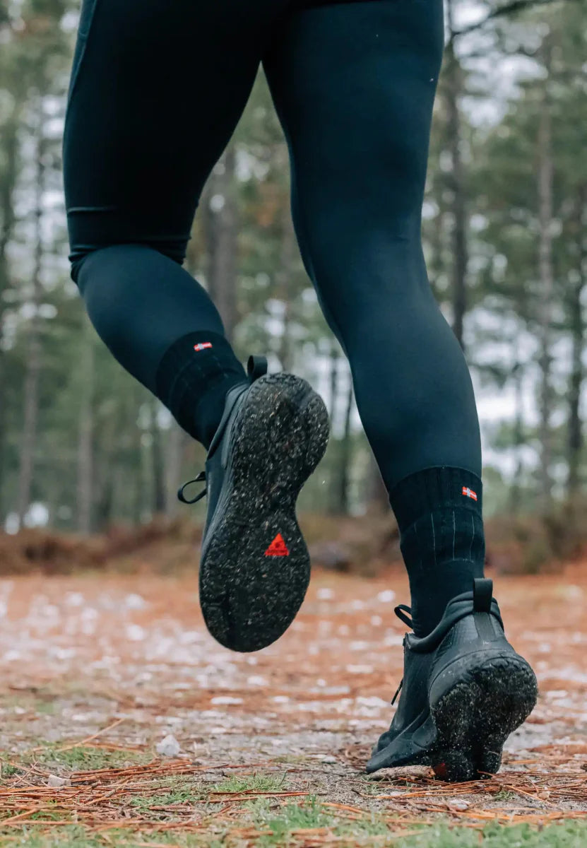 Humktnn | Temperature-Regulating Wool Socks for Running Performance