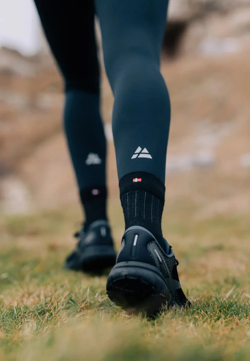 Humktnn | Temperature-Regulating Wool Socks for Running Performance