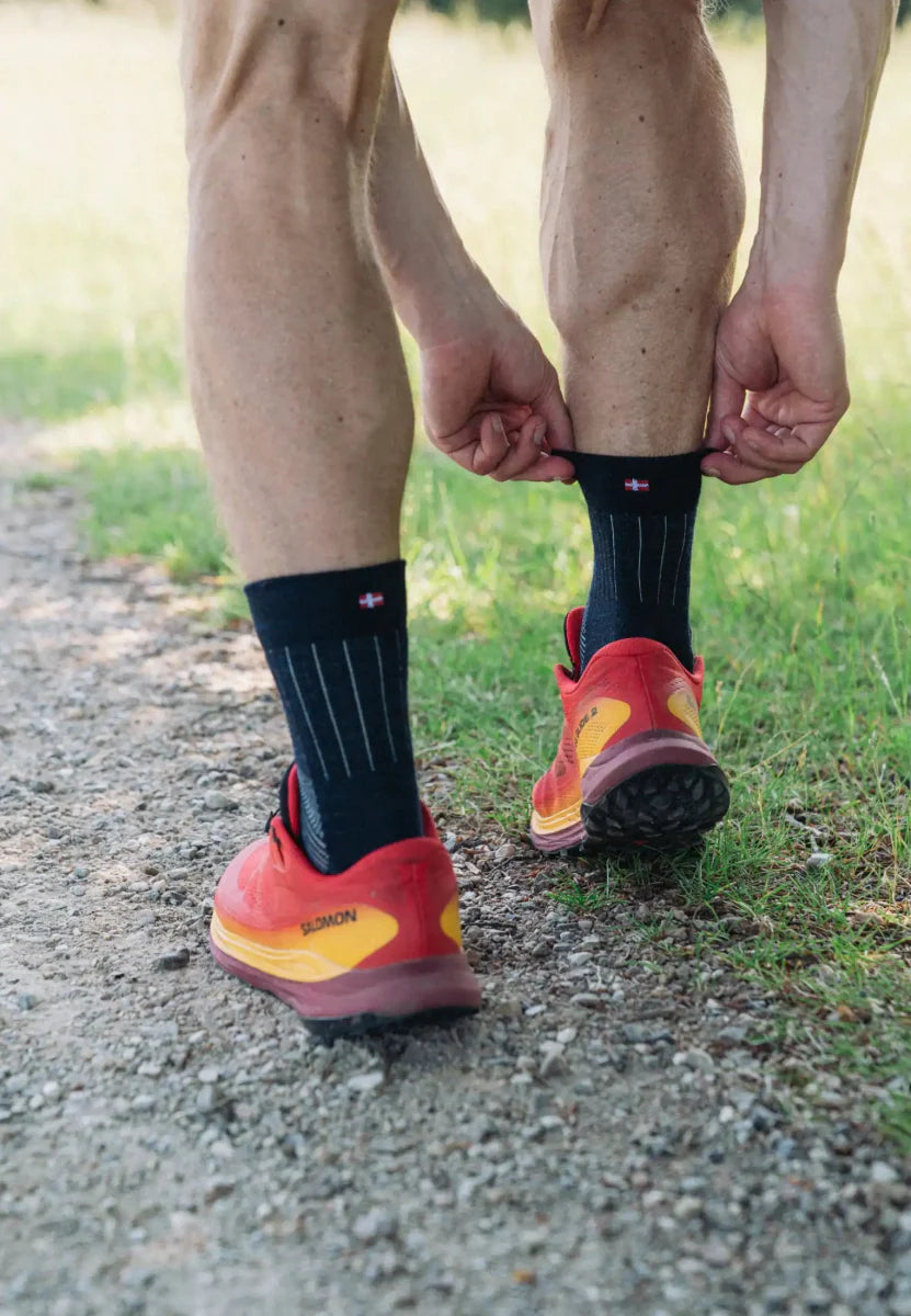 Humktnn | Temperature-Regulating Wool Socks for Running Performance